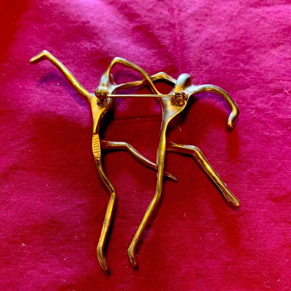 Brooch pin gold color